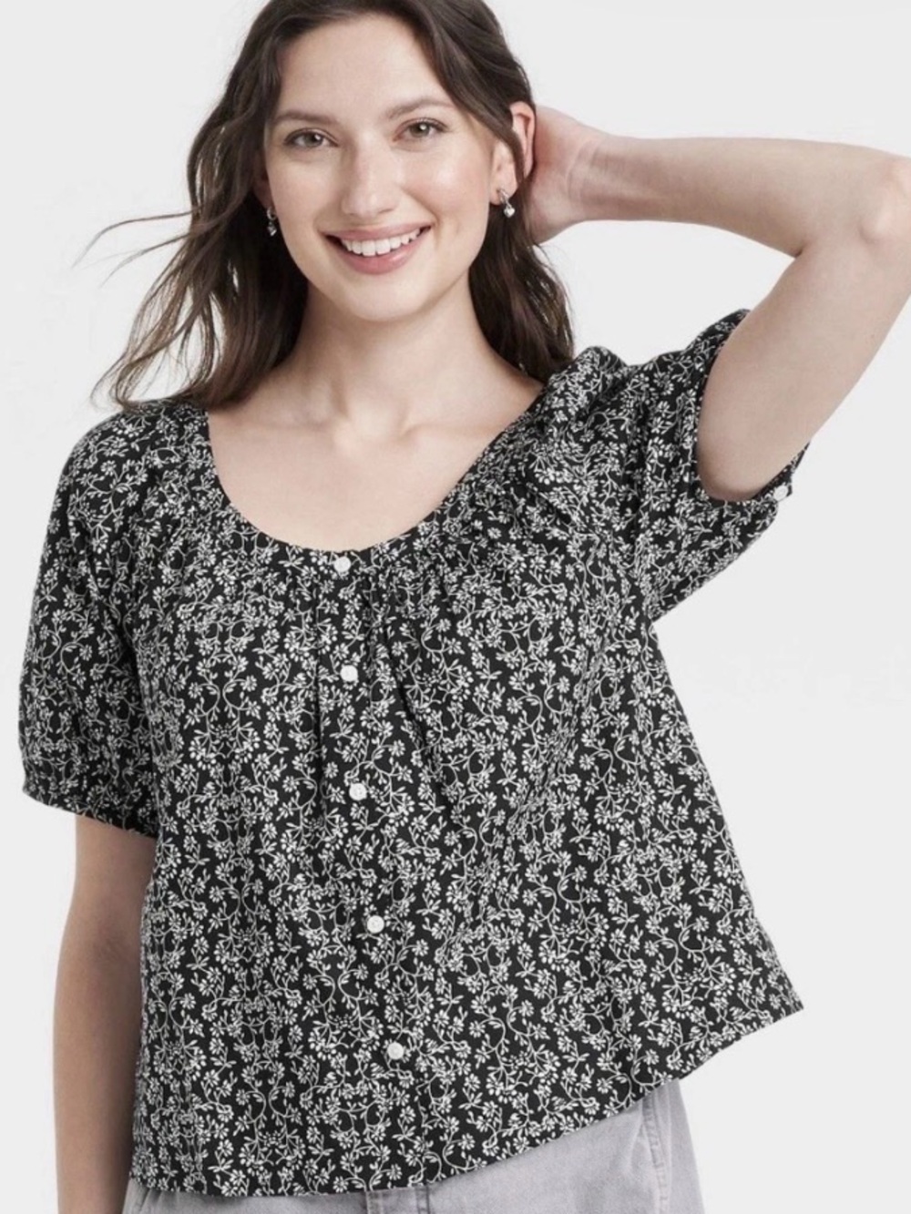 Universal Thread Scoop neckline Black Floral Button-Front Top Small